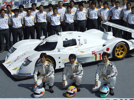 Dome Racing Team med kørerne Ito, Tachikawa og Kataoka, raceren er en Dome S102 med Judd motor.
(Foto: Claude Foubert - Endurance-Info.com)